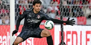 Manchester United chiêu mộ Senne Lammens từ Royal Antwerp